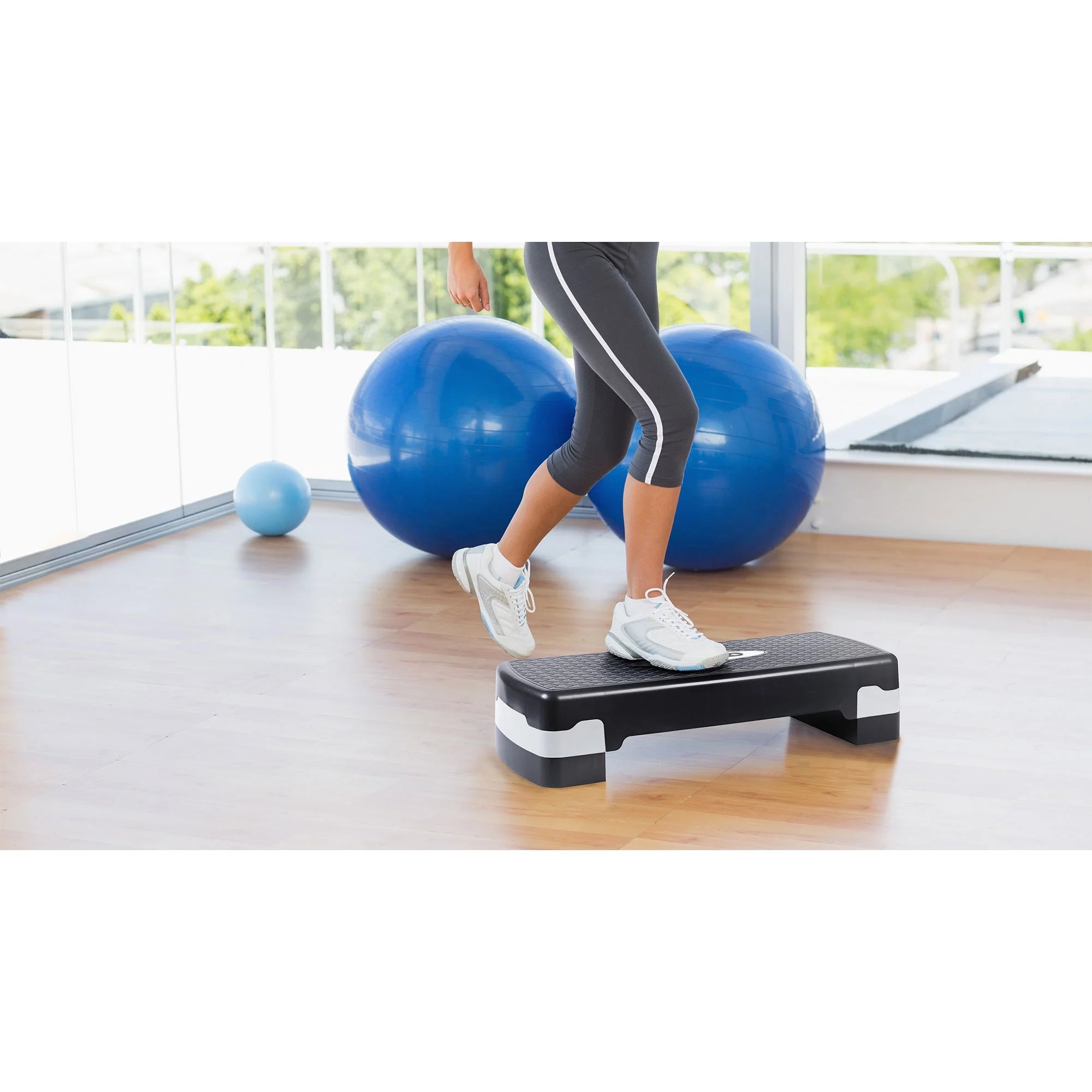 Adjustable Height Aerobic Step Platform - Enhance Your Fitness Routine!
